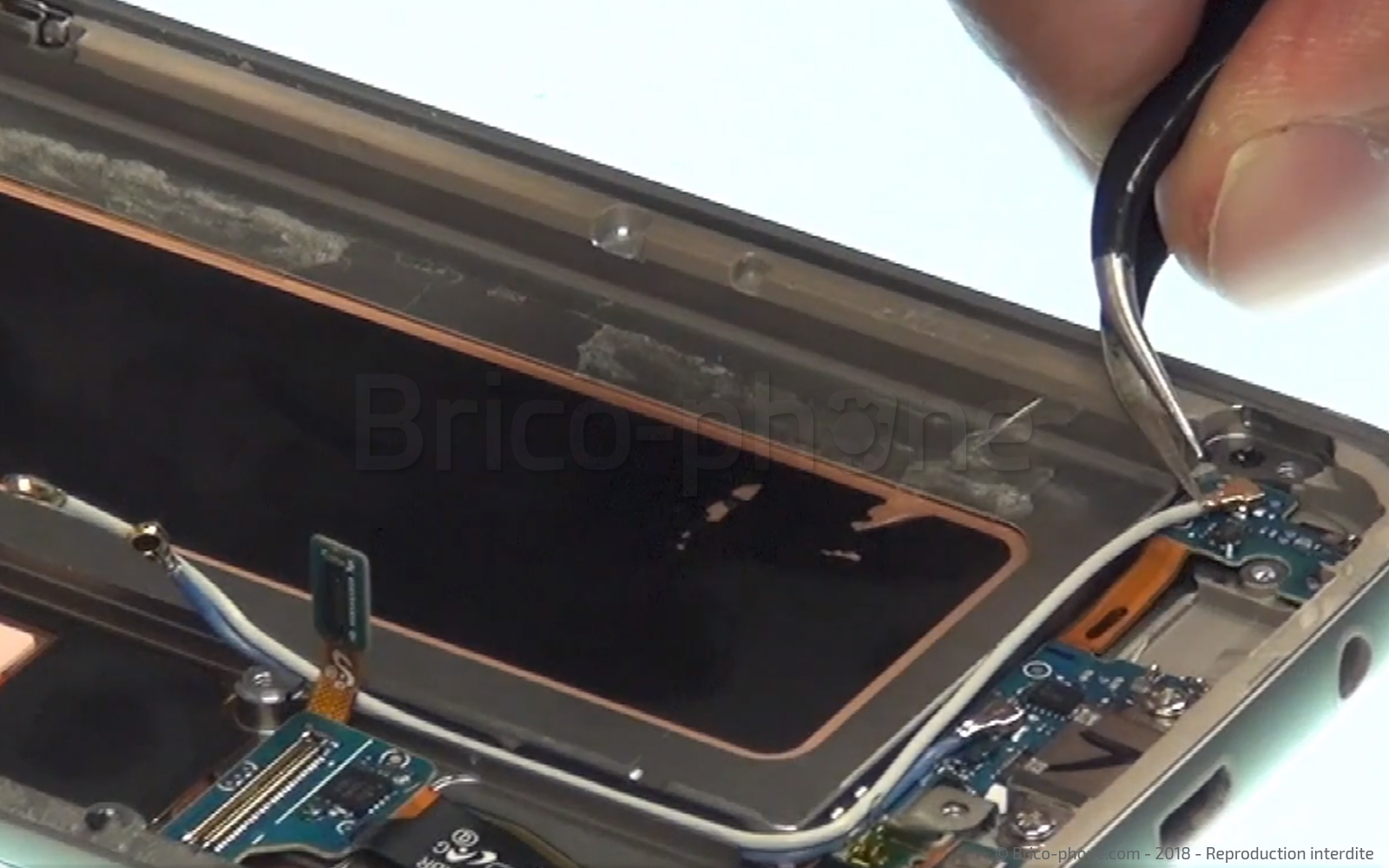 Changement d'écran (vitre+AMOLED) sur Galaxy S7 Edge photo 3